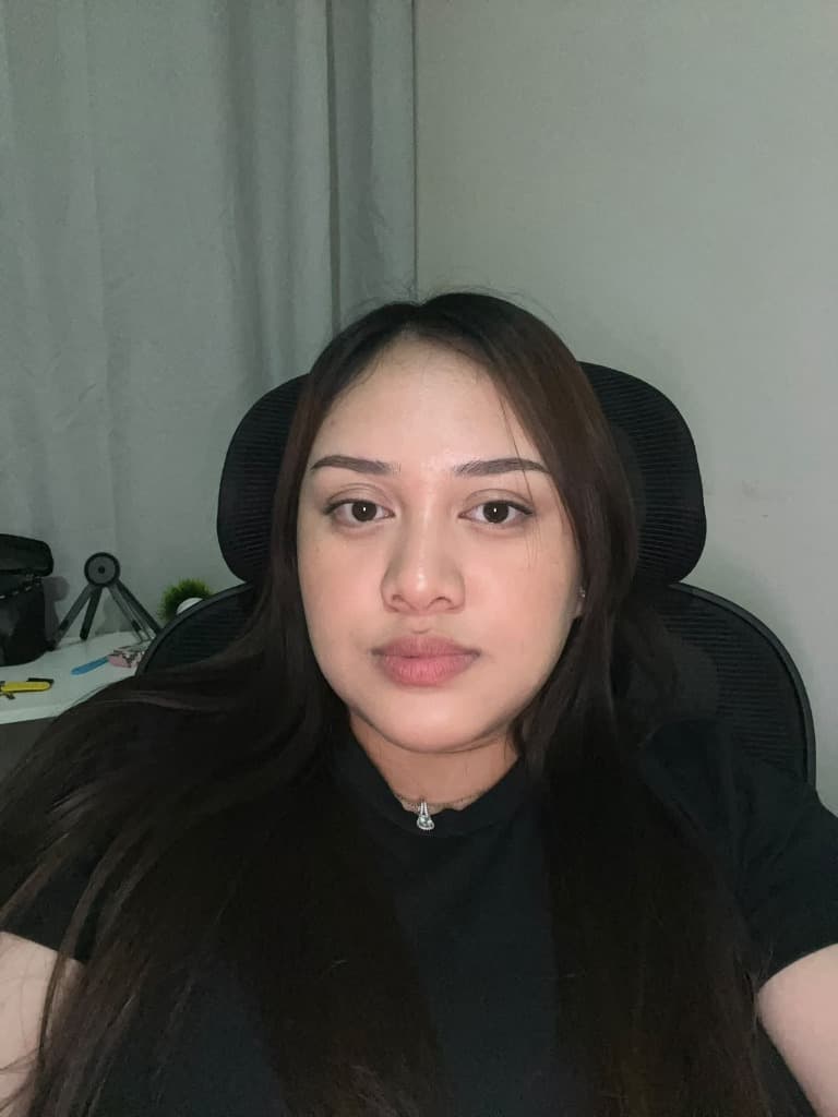 Nadiane Bandola - Video Editor & Graphic Designer